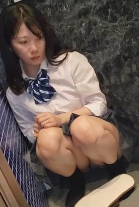 FC2 PPV 2075932 【個撮】県立普通科③いじめられっ子と再会。おじさんと強制で**を同級生に強要される**に無断で子宮に大量の精子を注いで孕ませ性行為。