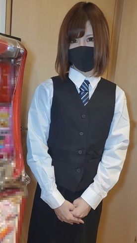 FC2 PPV 2647423 パチ屋の景品カウンターで愛嬌がよく笑顔が可愛い彼女と仕事終わりに初ハメ・中出し