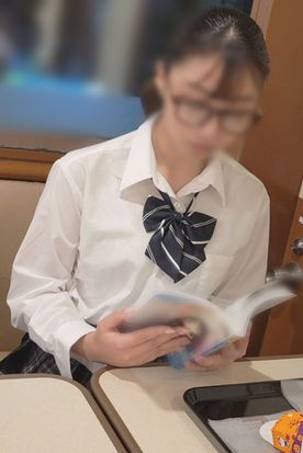 FC2 PPV 3861290 メガネの。生活苦のためパンチラ写真だけの約束をホテルで中出し